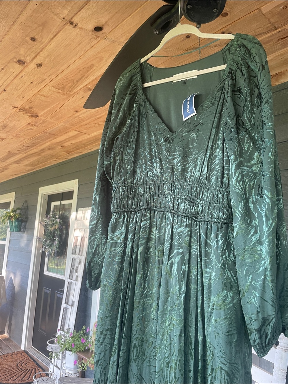 Taylor Emerald Green Textured Maxi Dress - Picture 2 of 11